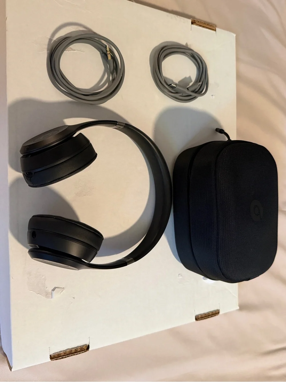 Beats by Dre Studio Over-Ear Headphones in Black with Carrying Case